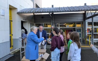 Distribution de gourdes aux élèves de 6ème par le Département